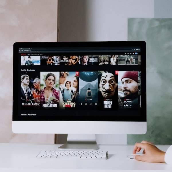 A Complete Guide to Live TV Streaming Services